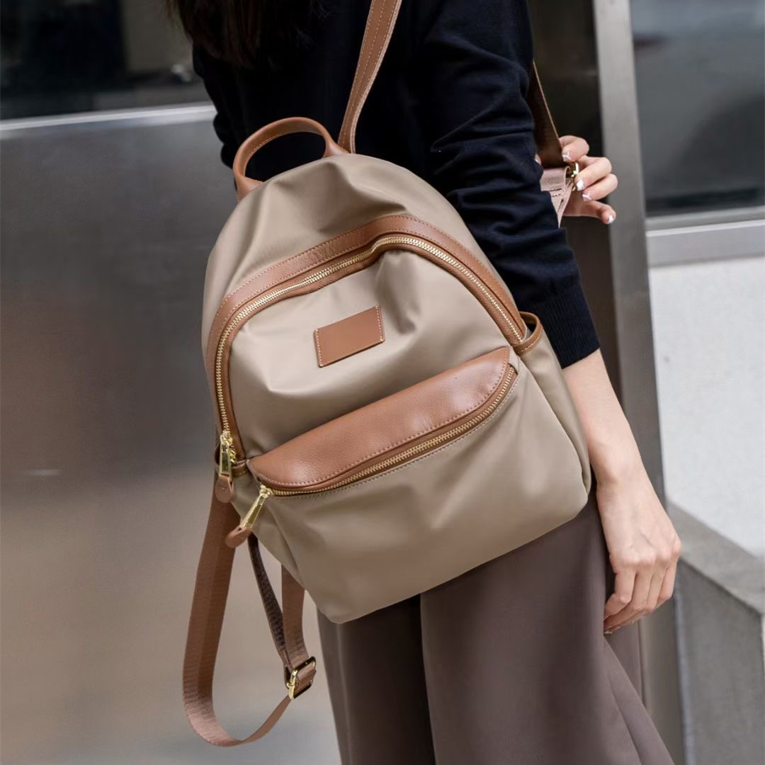 2024新款简约时尚休闲潮流百搭小众双肩包防水布配真皮日常小背包