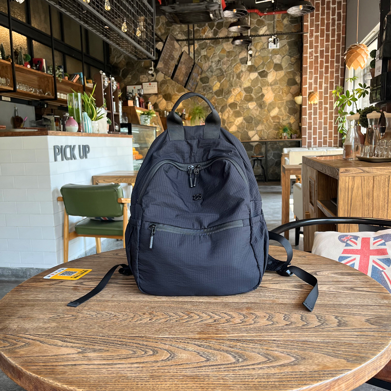 2025新款南韩丝布双肩包女士轻便大容量书包小众设计日常通勤背包