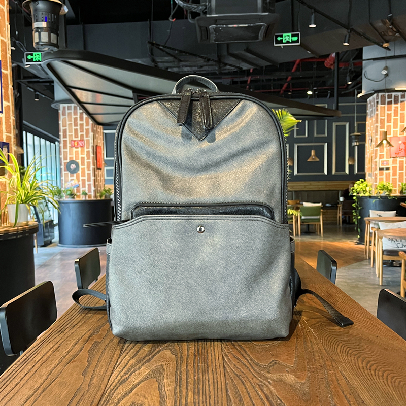 时尚潮流大容量电脑旅行背包