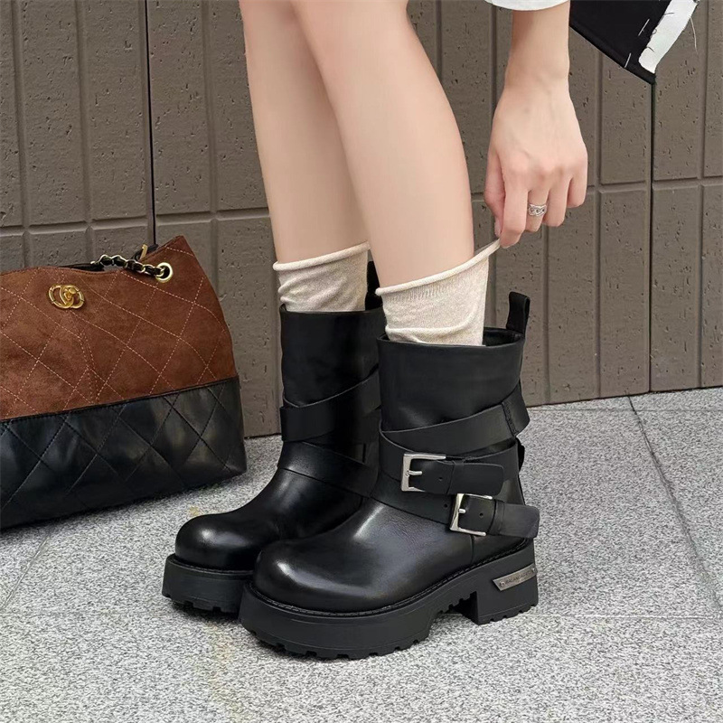 二层猪皮橡胶蝶澳大头马马丁靴