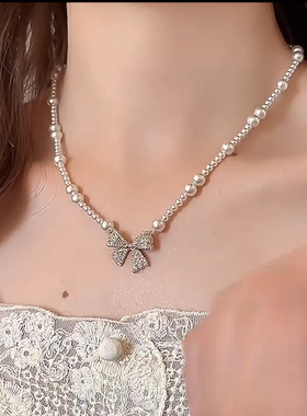 蝴蝶结吊坠珍珠项链女2025新款高级感法式锁骨链配饰轻奢小众颈链