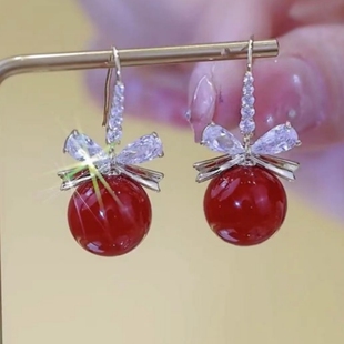 蝴蝶结酒红色珍珠耳环女轻奢高级感耳钉秋冬小众设计耳坠过年耳饰
