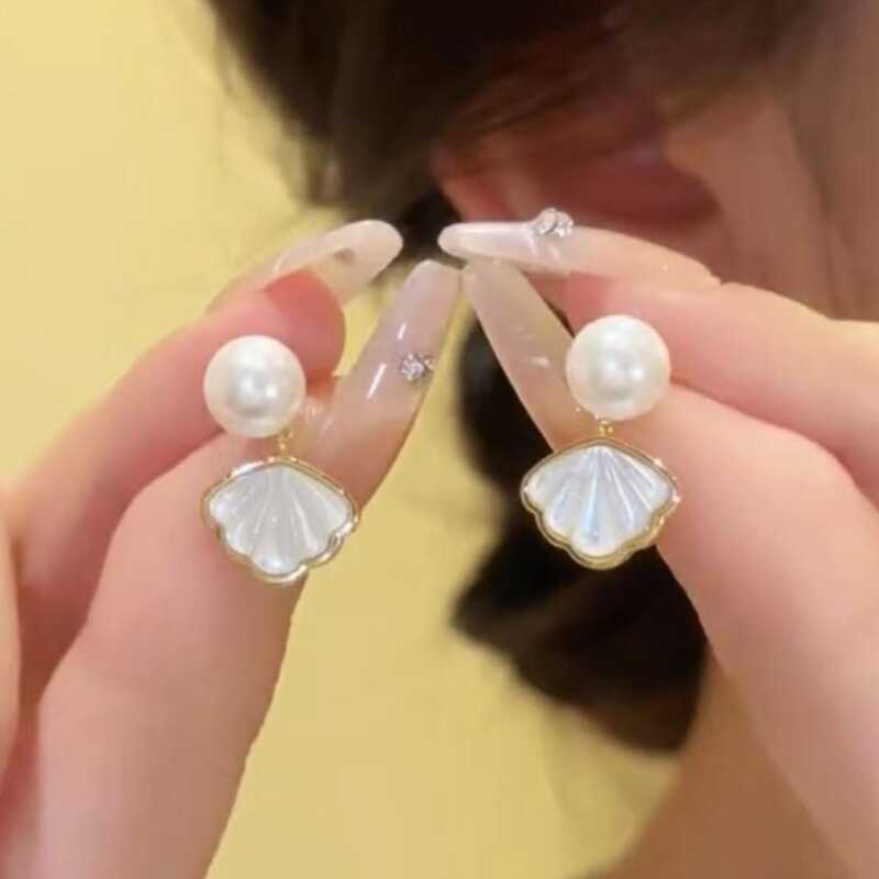设计感扇形贝壳珍珠耳环
