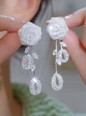 银色网纱玫瑰花流苏水晶耳环