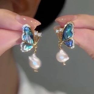 复古梦幻蝴蝶珍珠吊坠耳环女2026新款百搭时尚奢华个性高级感耳饰
