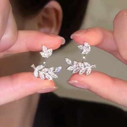 一款两戴高级感锆石叶子耳环女轻奢小众设计气质百搭精致耳钉耳饰