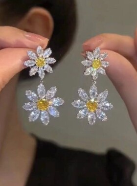 2023年新款潮水晶太阳花耳坠