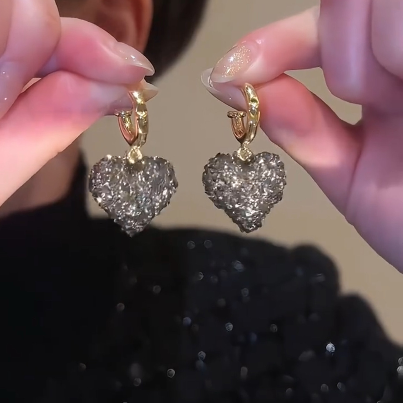 高级感满钻黑色爱心耳环女2025新款时尚配饰网红百搭耳坠防敏耳针,饰品/流行首饰/时尚饰品新,耳环,淘宝优惠券,粉丝福利购,淘宝优惠卷