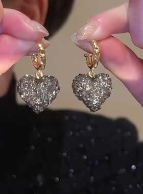 高级感满钻黑色爱心耳环女2025新款时尚配饰网红百搭耳坠防敏耳针