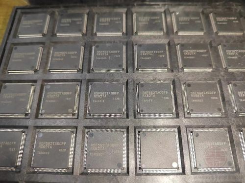 瑞萨 R5F562TADDFP 微控制器 IC 32 位单核 100MHz 256KB