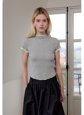 【UNRESTRAIN】UNR2025春夏新款半高领条纹针织短袖女显瘦上衣T恤