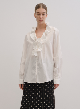 UNRESTRAIN「UNR」办公室的洛可可 可调节花边领长袖宽松衬衫女