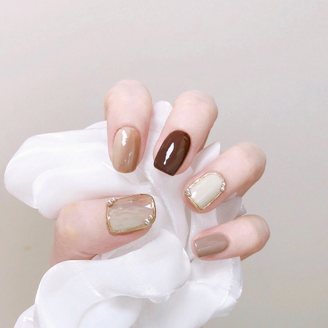 显白气质棕咖色手指甲晕染光疗甲