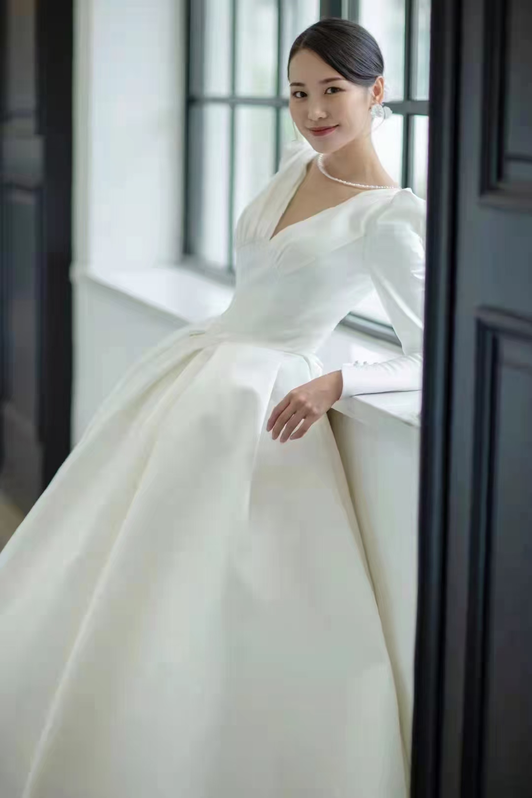 缎面新款大拖尾草坪户外婚礼主婚纱2025夏季新款婚纱租赁成都长拖