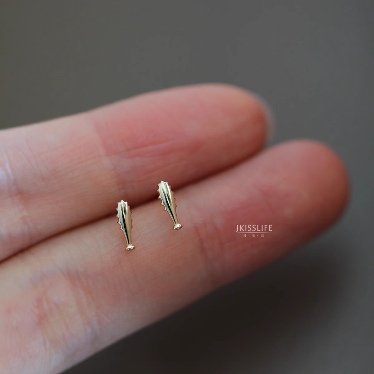 K金耳钉光面素金小小鱼日常舒适