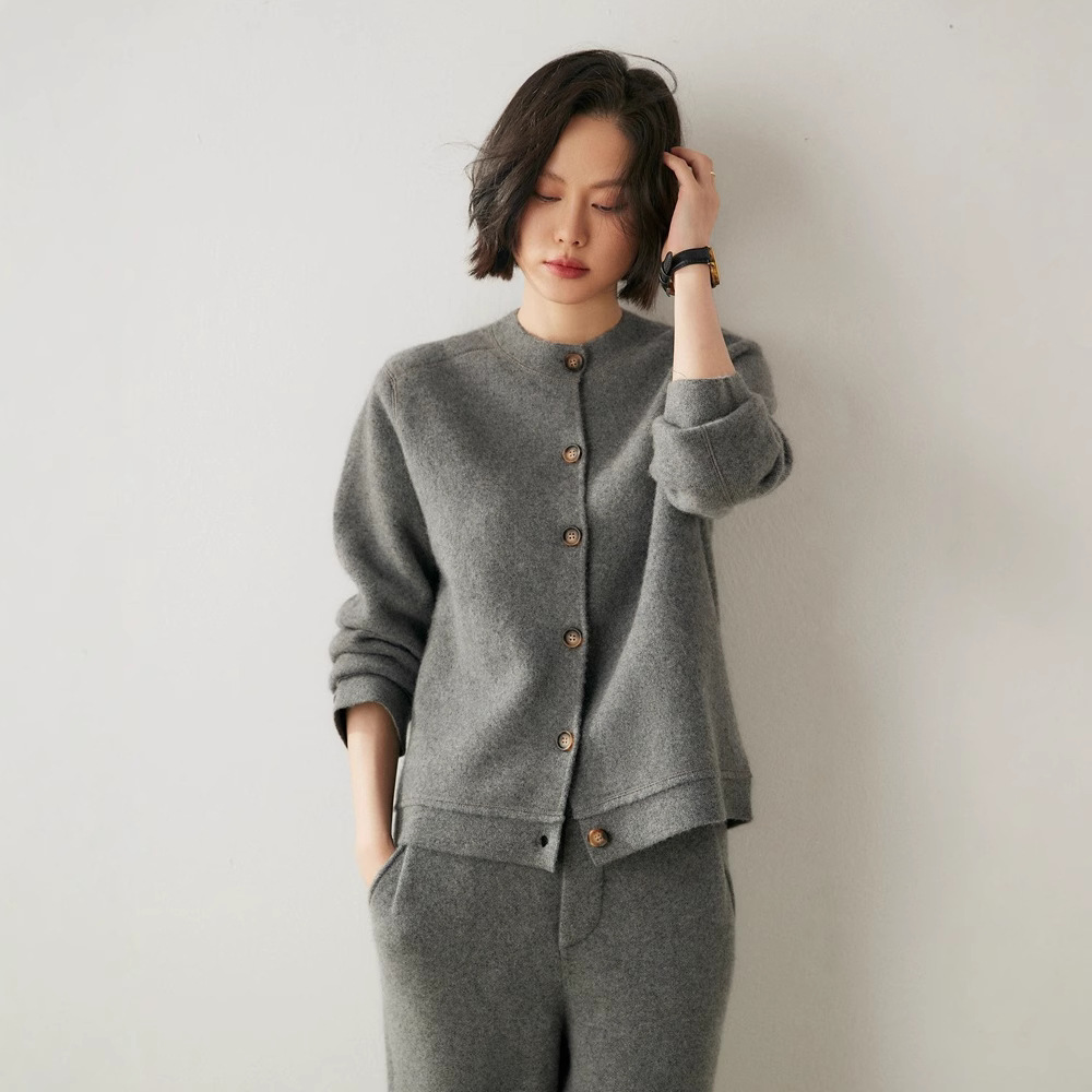 2024秋冬新款四平全身包缝加厚山羊绒衫女圆领夹克开衫时尚外套