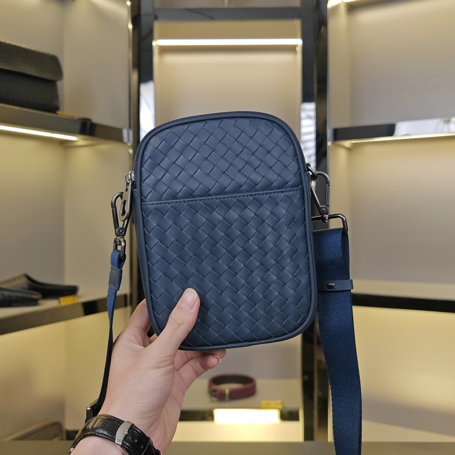 男士休闲斜挎包真皮编织新款单肩包男款时尚男士包包手机包小背包