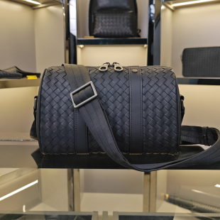 男士包斜挎包男款背包真皮编织休闲包包2024新款时尚单肩包横款黑