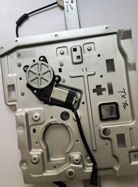 重汽豪沃TX玻璃升降器右边原厂件进口电机图号712W62645－6052/1