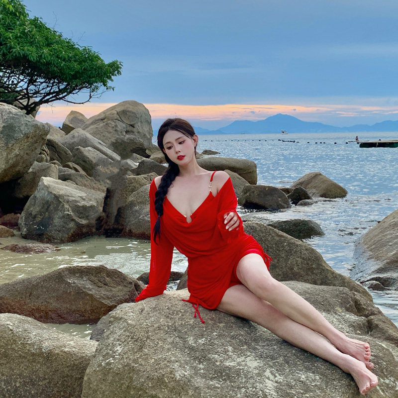 甜辣红色性感比基尼泳衣女大码分体遮肉显瘦胖mm长袖度假风三件套
