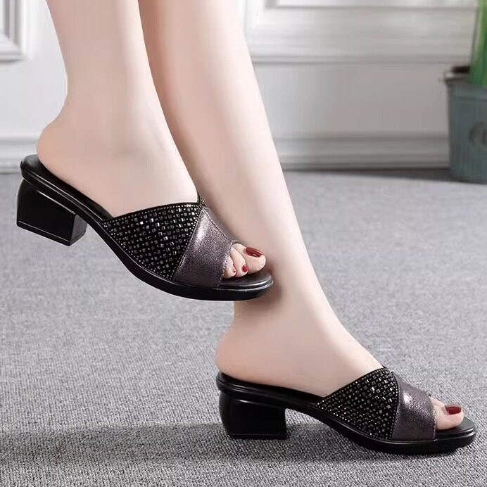 2026年夏季新款外穿中跟百搭女士凉拖鞋时尚粗跟防滑软底一字拖鞋