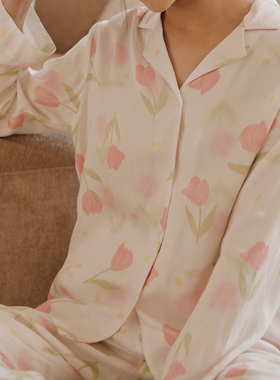 春秋新款人造棉贡缎女士宽松舒适印花长袖翻领开衫睡衣套装家居服