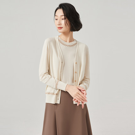 浅秋桑蚕丝棋盘格针织衫早秋新款V领钉扣开衫外套7B20306