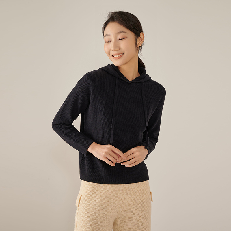 浅秋绵羊毛套头连帽针织衫