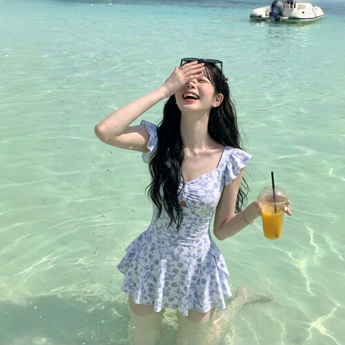 2025新款泳衣女高级感连体裙式保守显瘦遮肚游泳衣温泉白色印花