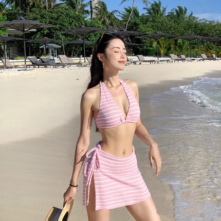 2025新款泳衣女高级感度假分体游泳衣海边粉色三件套裙式比基尼