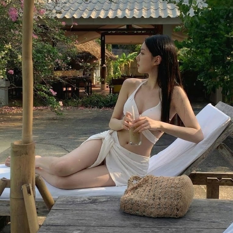 2026新款泳衣女性感比基尼白色三件套温泉度假游泳衣小胸聚拢