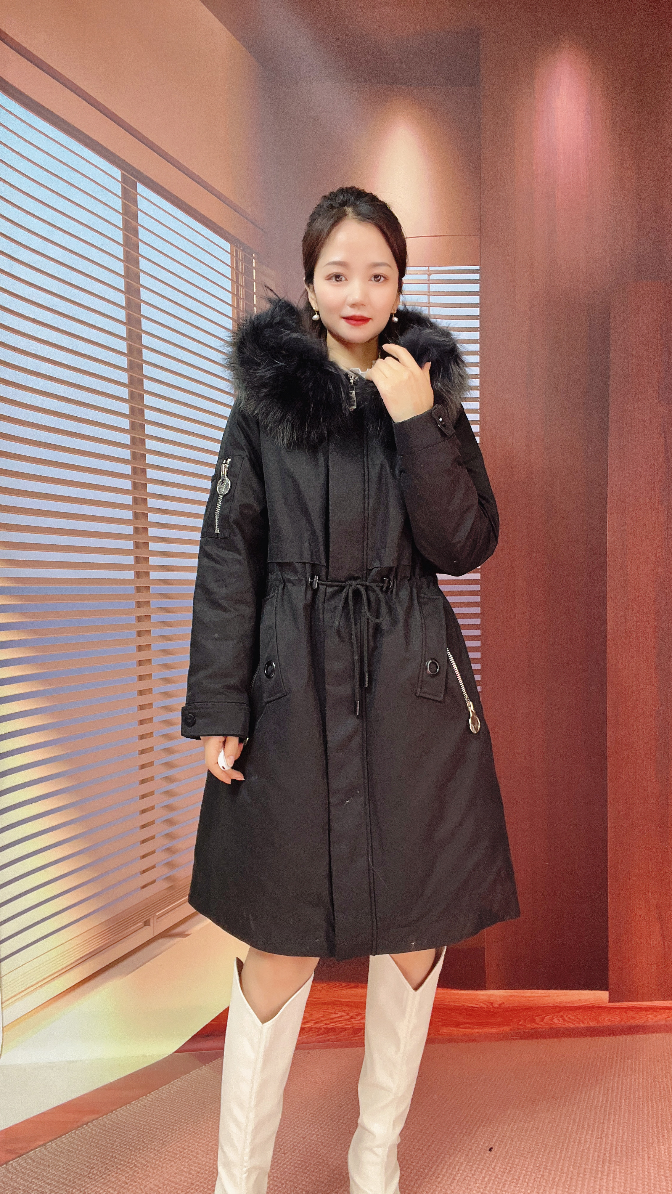 断码清仓 朗系列 冬款 时尚连帽大毛领派克羽绒服 Y111