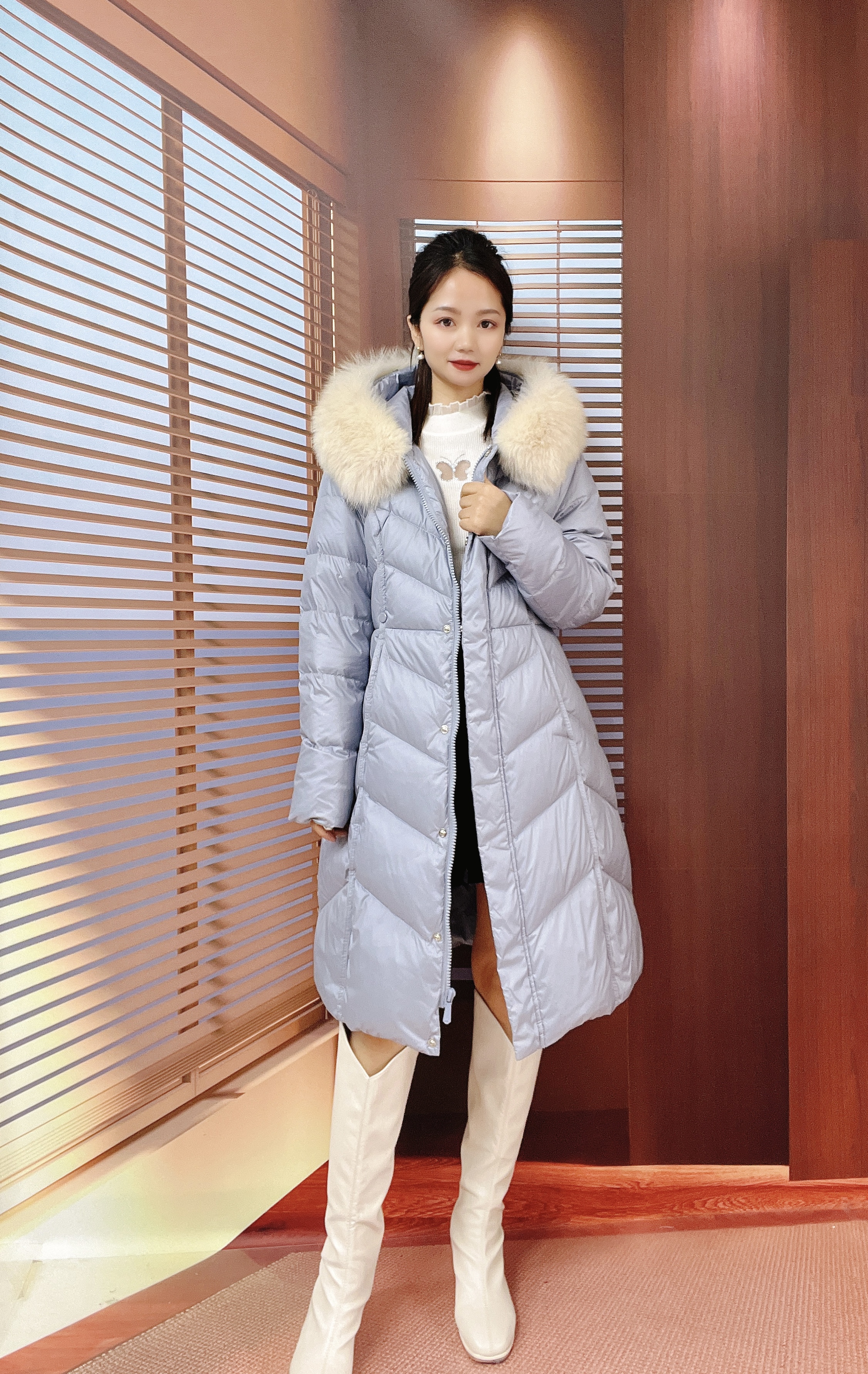 断码清仓 朗曼系列 冬款 时尚气质连帽大毛领羽绒服Y128