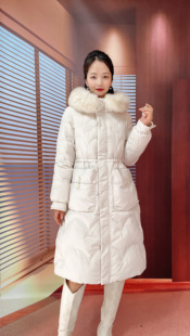 断码清仓 朗曼系列 冬款刺绣连帽大毛领气质时尚羽绒服Y121