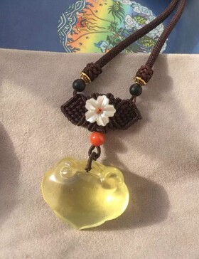 天然黄水晶全净体雕刻项链如意锁