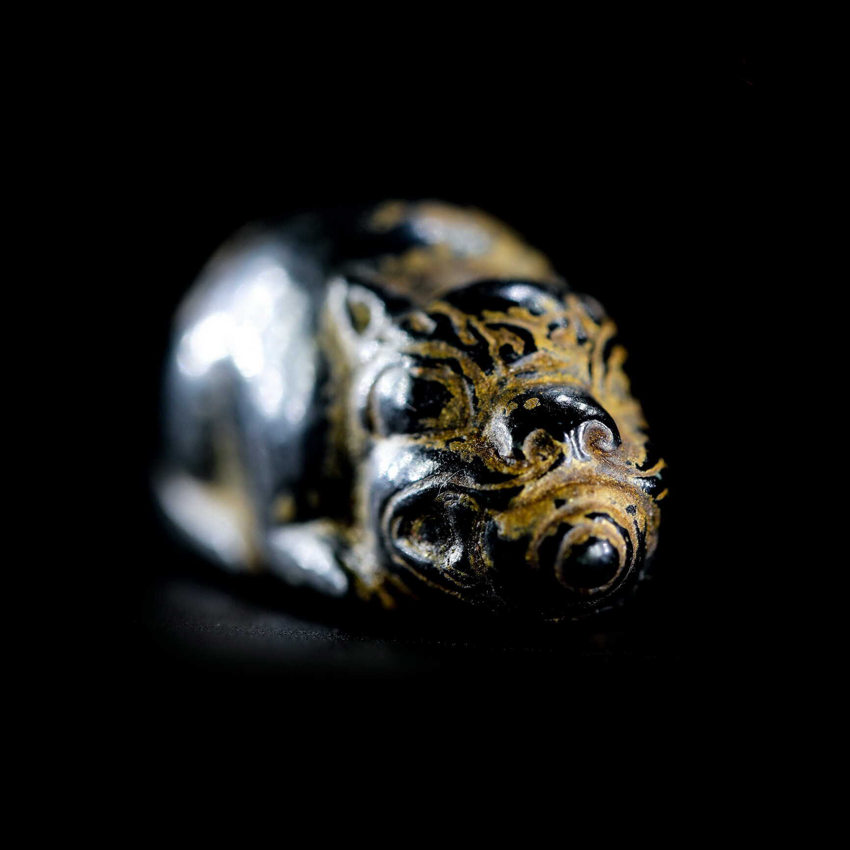 西藏拉萨黑石雕摆件15世纪