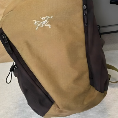 国现Arcteryx始祖鸟Mantis26L品牌标志大容量户外双肩包涤纶男女