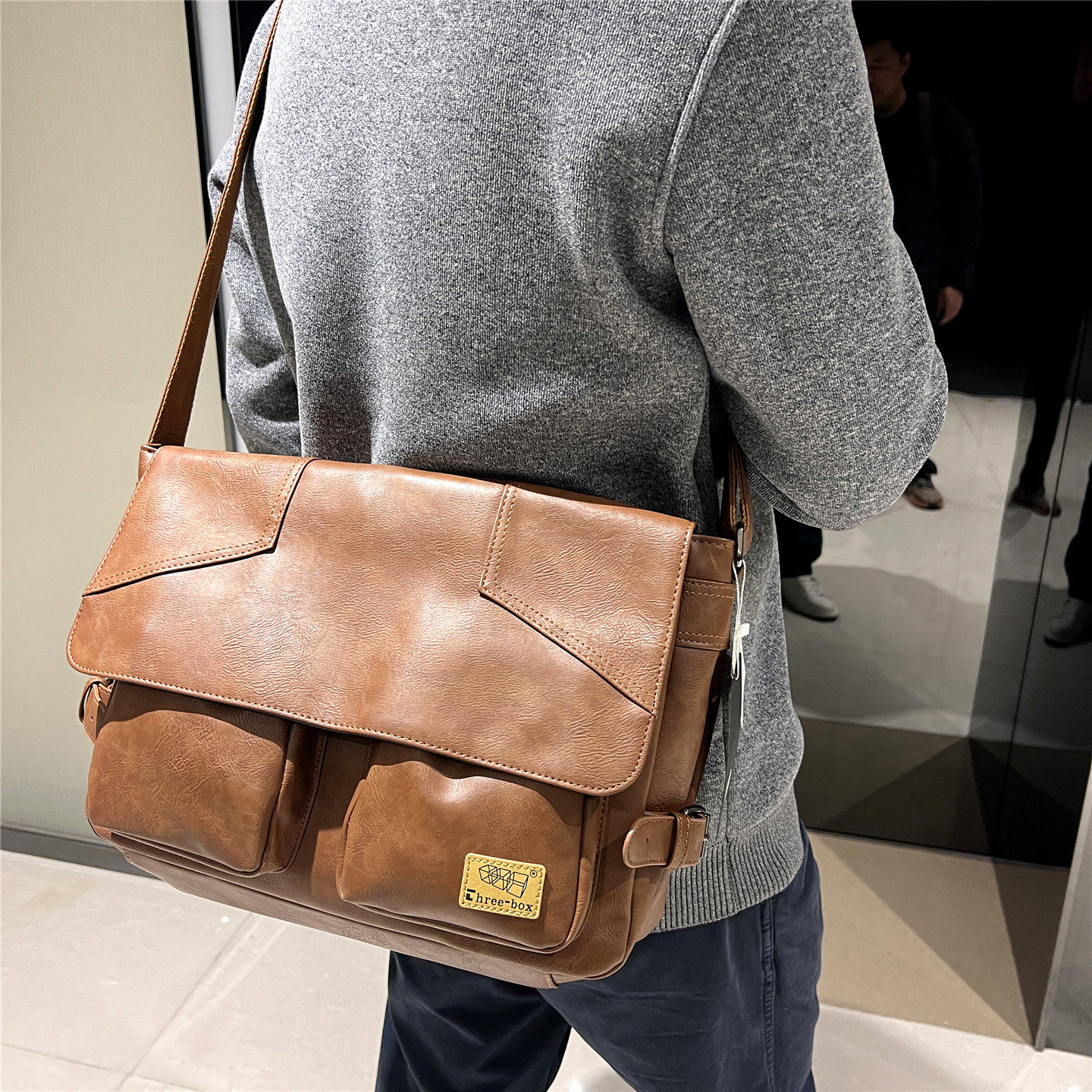 大容量青年学生邮差包斜挎单肩包