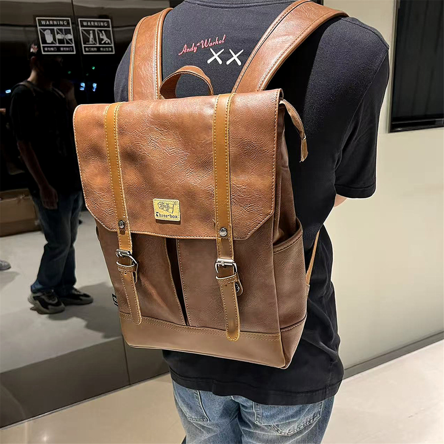 Threebox翻盖大容量电脑双肩包