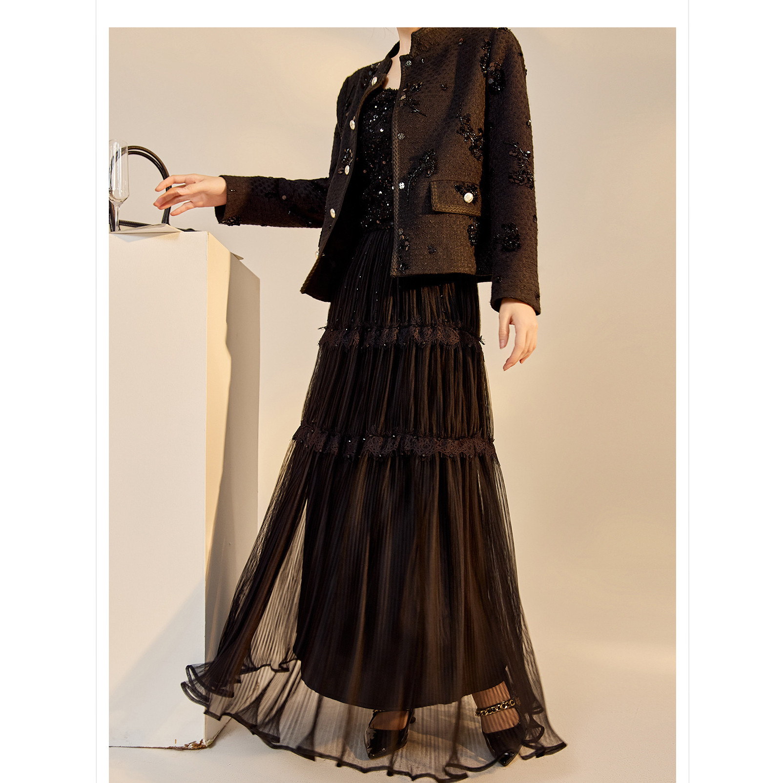 2026春装新款 轻奢新中式亮片钉珠黑色小外套仙气蕾丝半裙套装