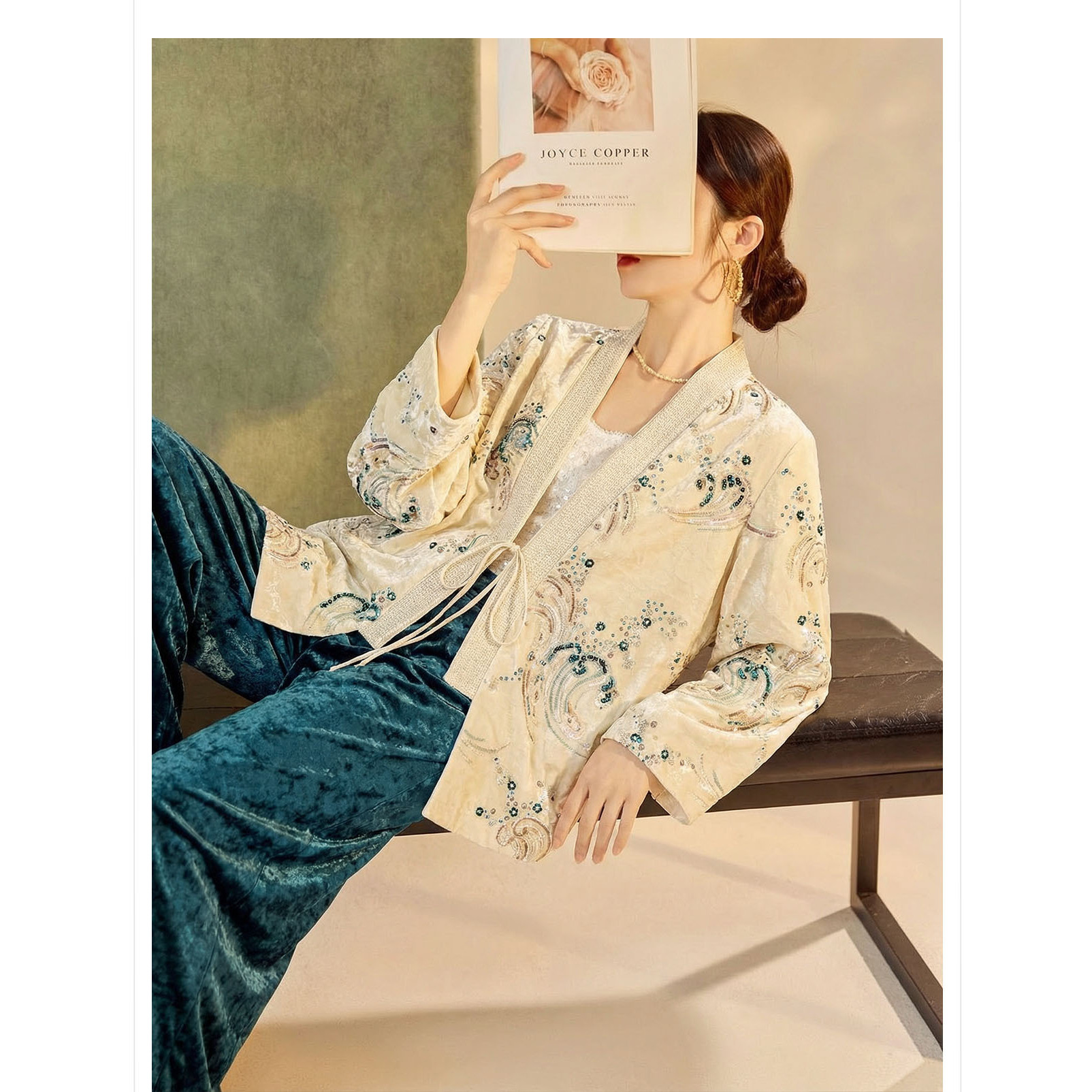 2026春装新款 轻奢新中式时尚国风重工钉珠海浪纹V领系带开衫外套