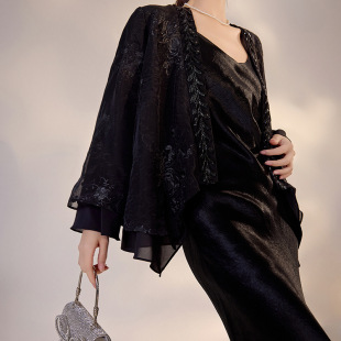 2025秋装新款轻奢新中式重工绣珠刺绣时尚百搭黑色薄外套开衫上衣
