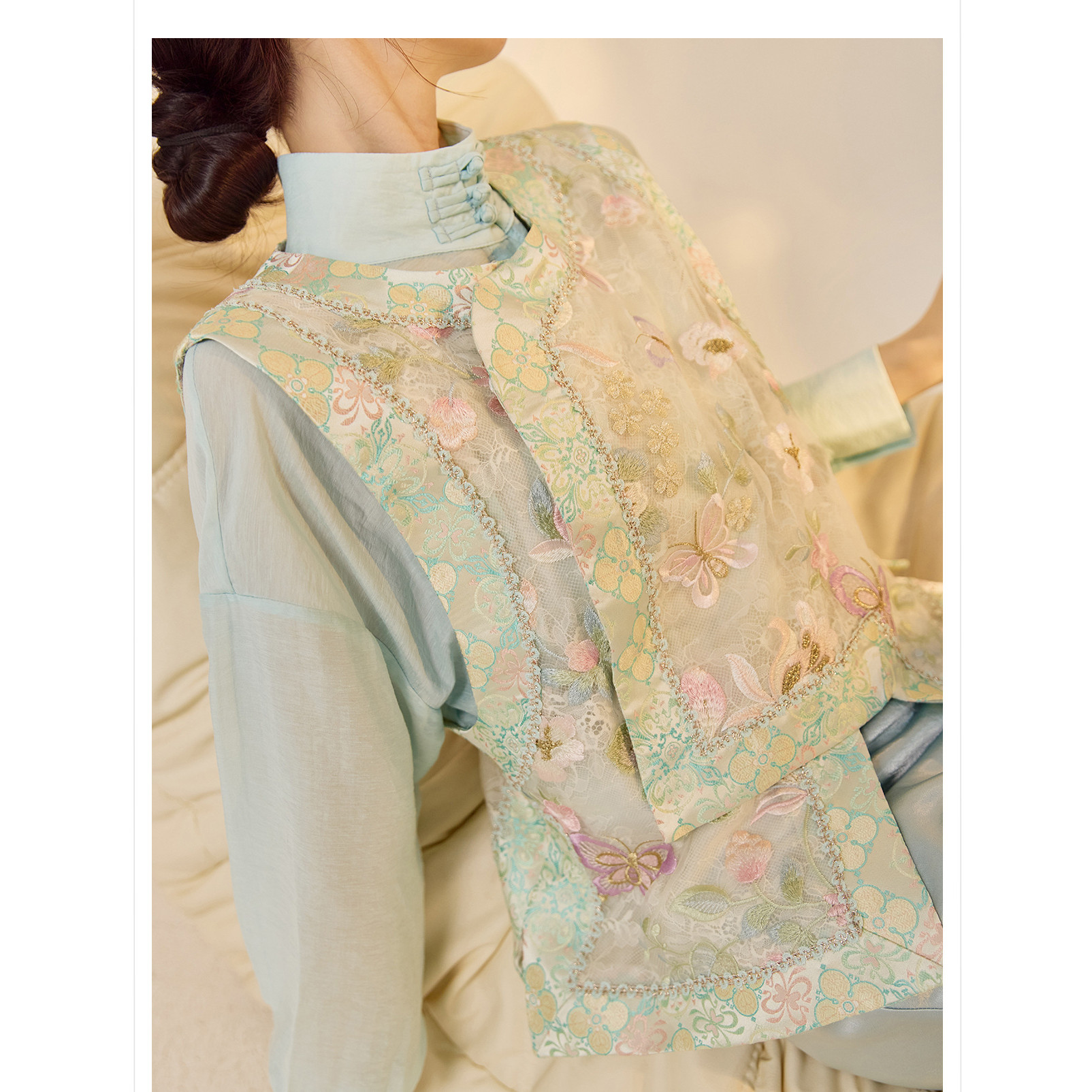 2025秋装新款新中式国风圆领无袖提花刺绣桑蚕丝改良唐装马甲背心