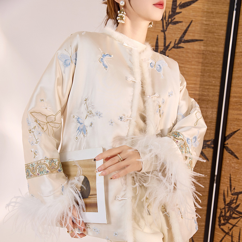 2025秋冬装新款 轻奢新中式国风刺绣驼鸟毛长袖改良唐装棉服外套
