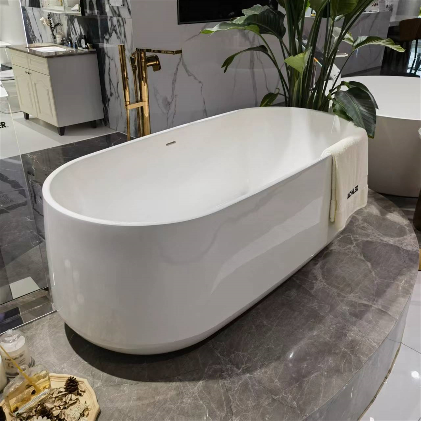 科勒独立式浴缸丝瑞灵雅石