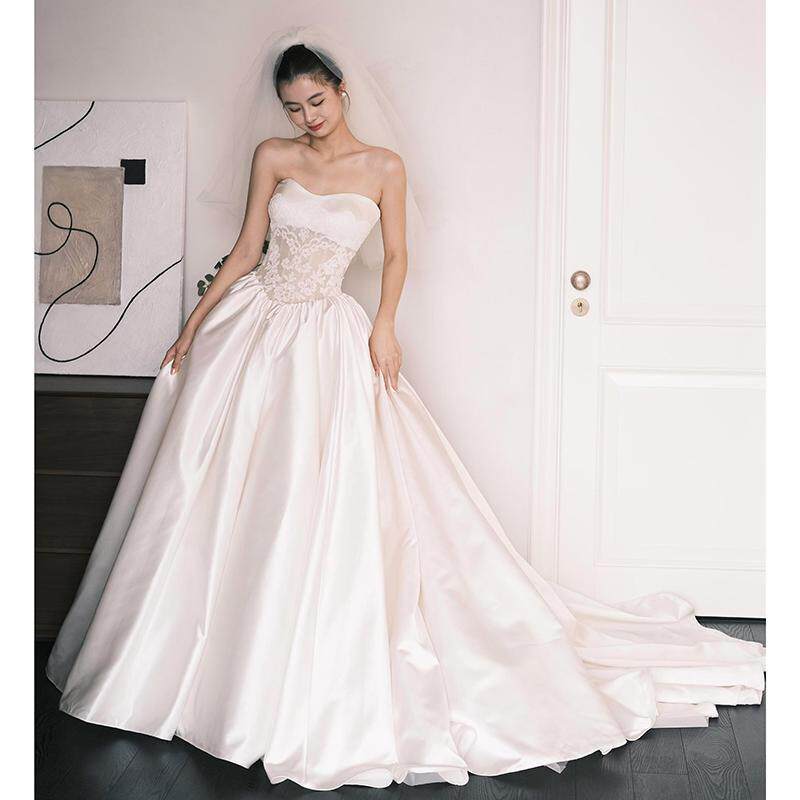 法式缎面轻婚纱出门纱2026新款高级感简约结婚主纱新娘抹胸迎宾纱