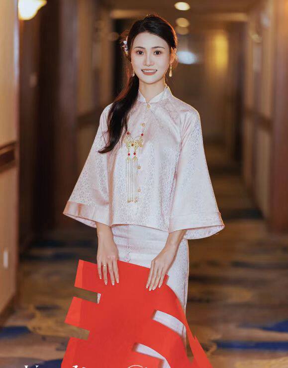 新中式晨袍女新娘2025款敬酒服红色结婚晨拍订婚礼服裙套装粉色