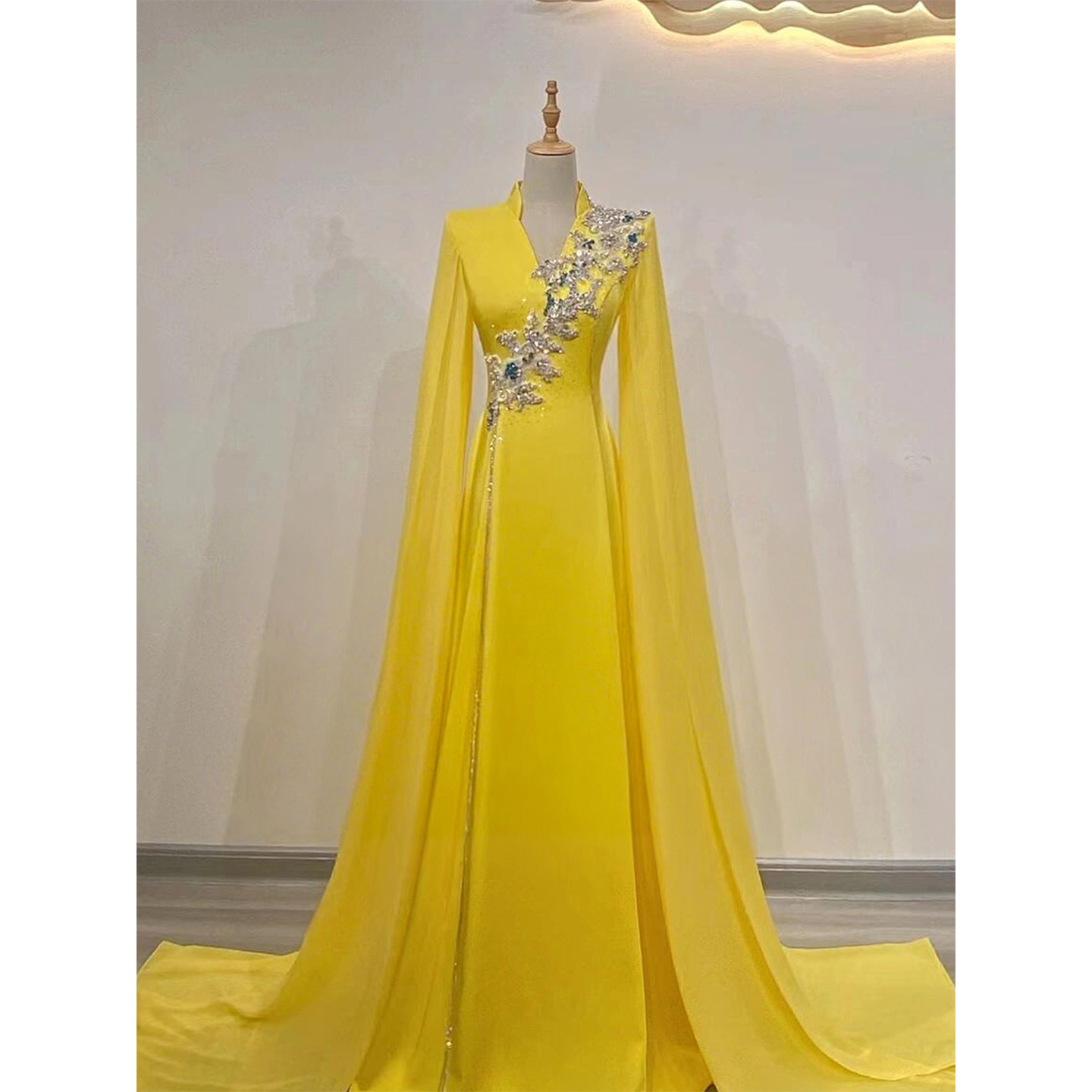 2025新款黄色重工高级定制独唱民族声乐独唱舞台演出礼服女演出服