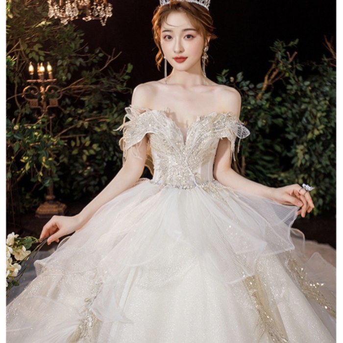 一字肩轻主婚纱2025新款气质新娘法式羽宫廷风公主齐地拖尾小个子