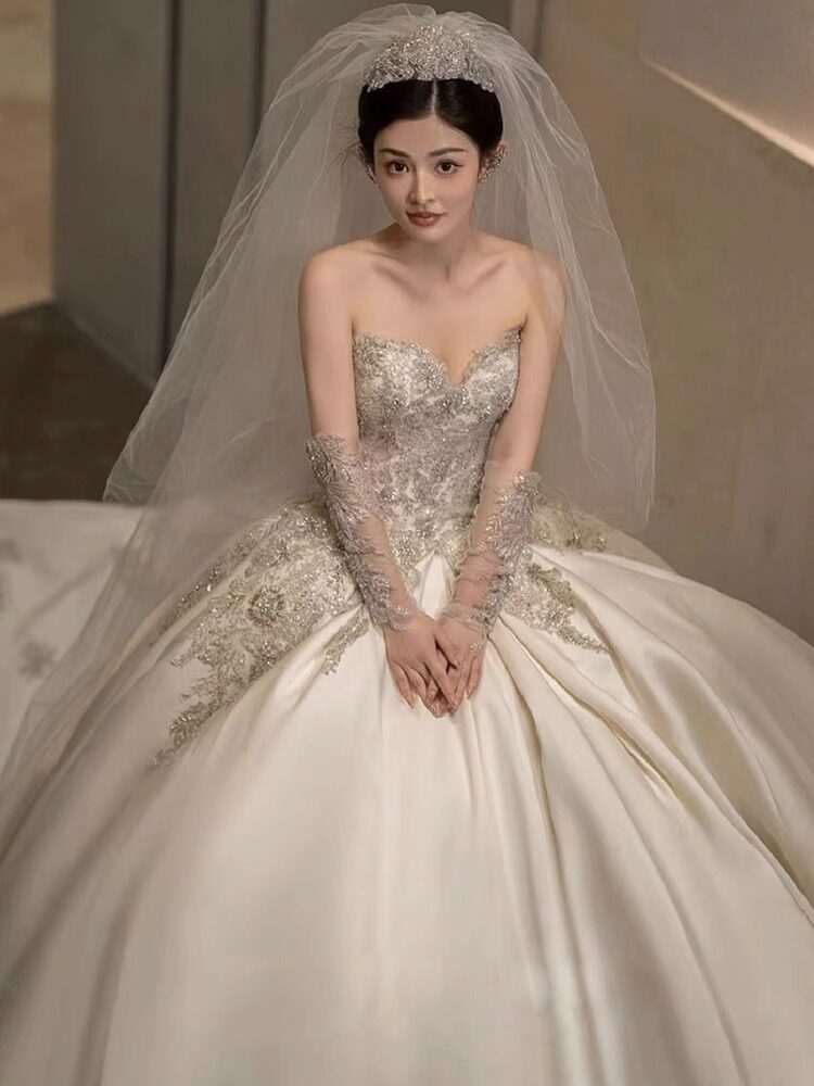 抹胸主婚纱2025新款新娘拖尾法式复古轻出门纱小个子简约高级缎面
